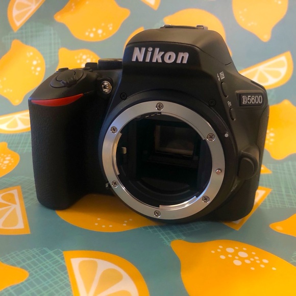 Nikon D5600 - Picture 2 of 7